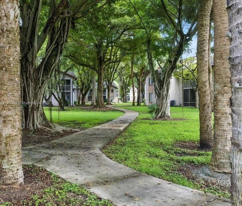 For Sale: $283,000 (2 beds, 1 baths, 1045 Square Feet)