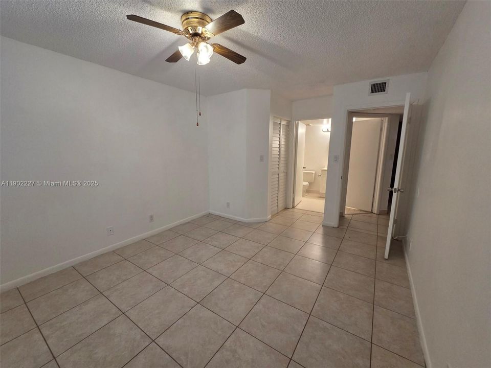 For Sale: $283,000 (2 beds, 1 baths, 1045 Square Feet)