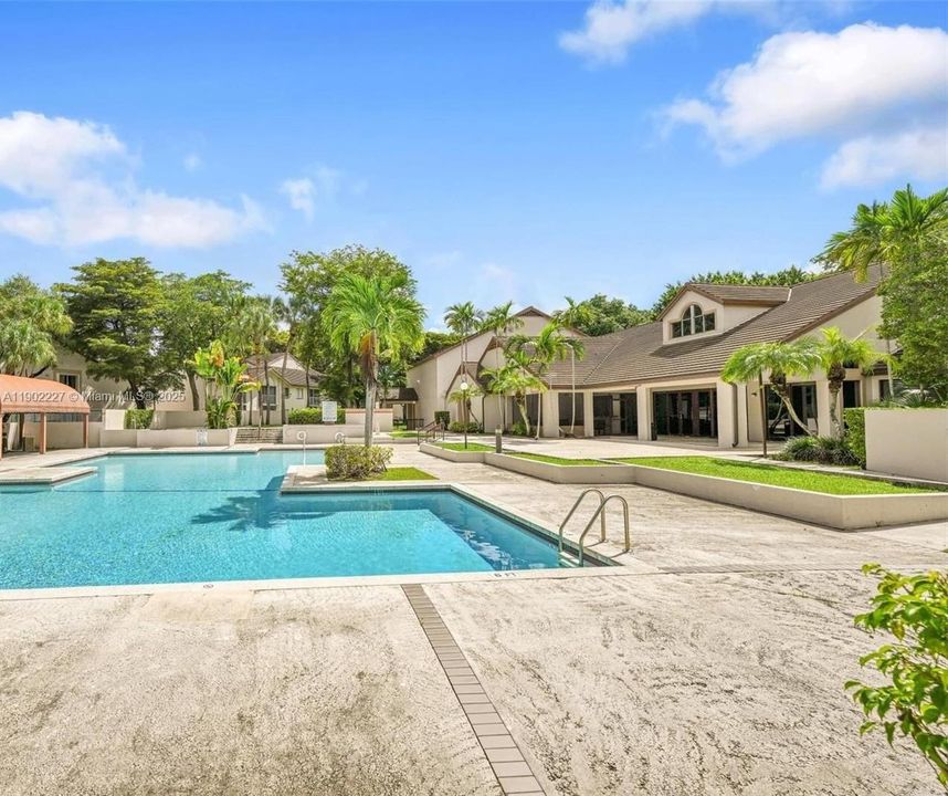 For Sale: $283,000 (2 beds, 1 baths, 1045 Square Feet)