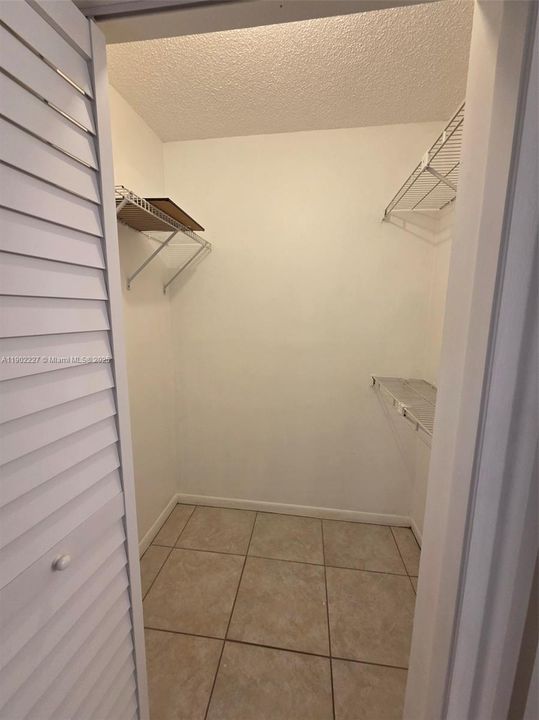 For Sale: $283,000 (2 beds, 1 baths, 1045 Square Feet)