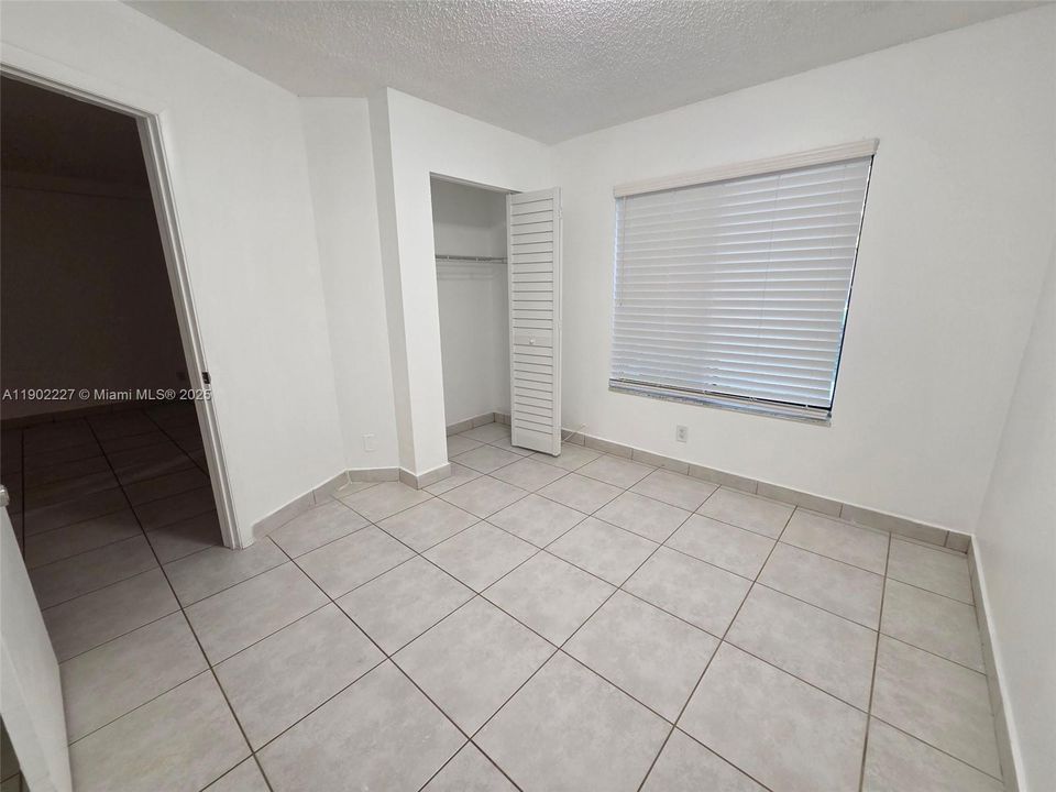 For Sale: $283,000 (2 beds, 1 baths, 1045 Square Feet)