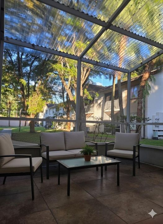 For Sale: $283,000 (2 beds, 1 baths, 1045 Square Feet)