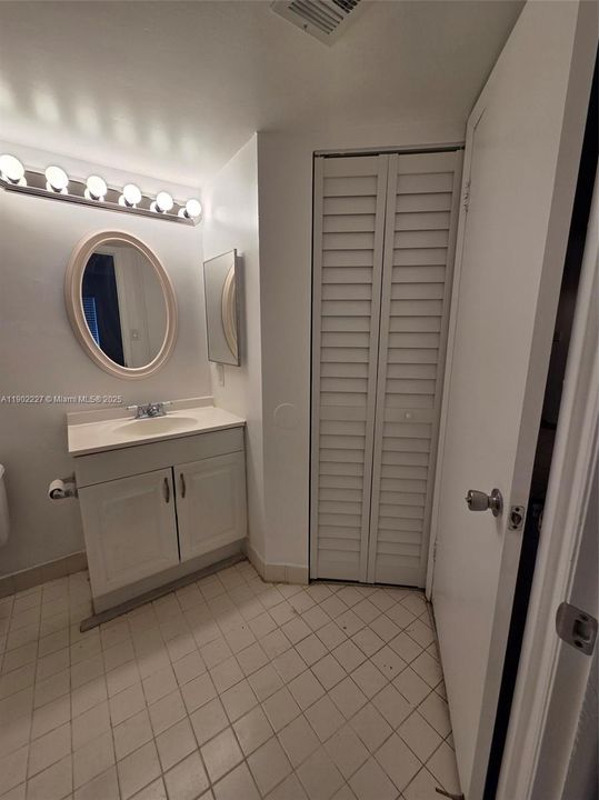 For Sale: $283,000 (2 beds, 1 baths, 1045 Square Feet)