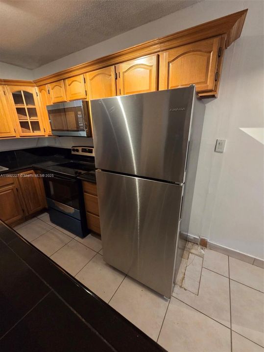 For Sale: $283,000 (2 beds, 1 baths, 1045 Square Feet)