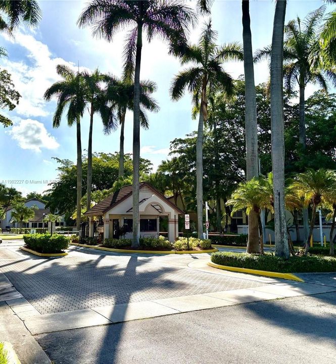 For Sale: $283,000 (2 beds, 1 baths, 1045 Square Feet)