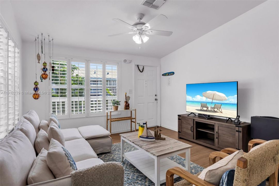 Recientemente alquilado: $4,000 (3 camas, 2 baños, 960 Pies cuadrados)