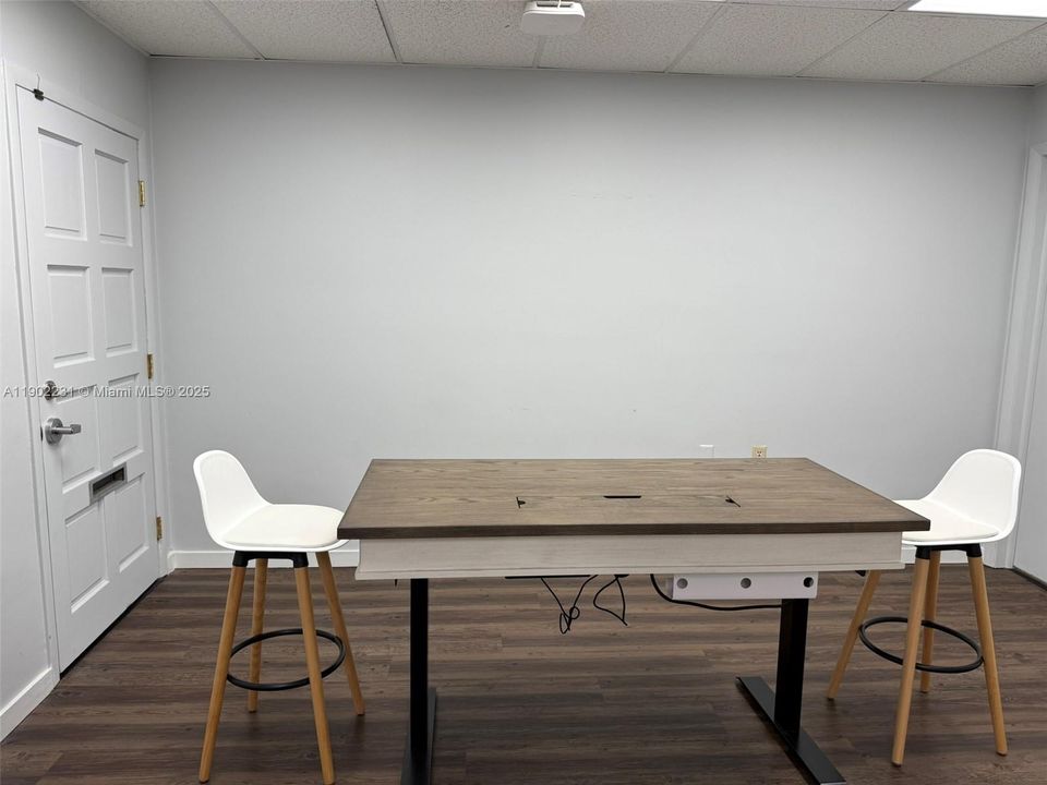 出租: $4,387 (0 贝兹, 0 浴室, 0 平方英尺)