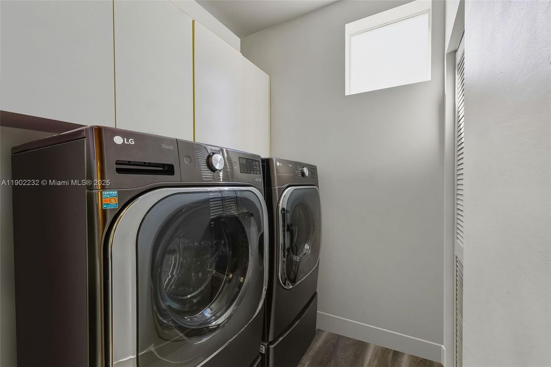 Active With Contract: $1,188,111 (4 beds, 3 baths, 2782 Square Feet)