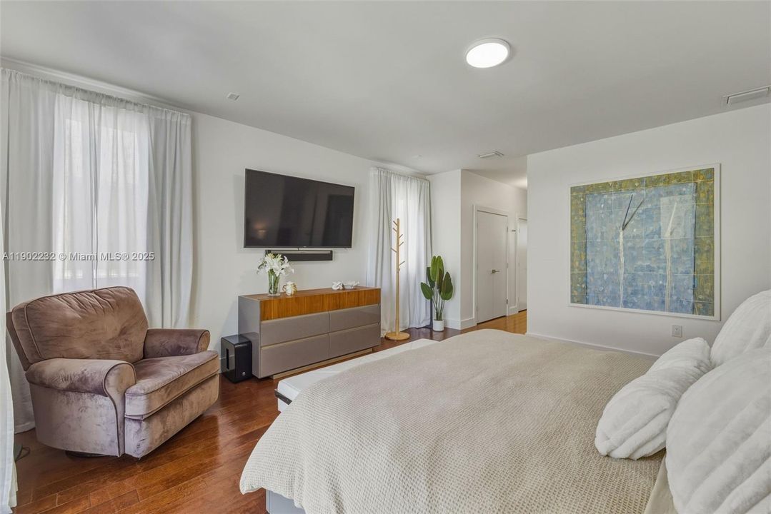 Active With Contract: $1,188,111 (4 beds, 3 baths, 2782 Square Feet)