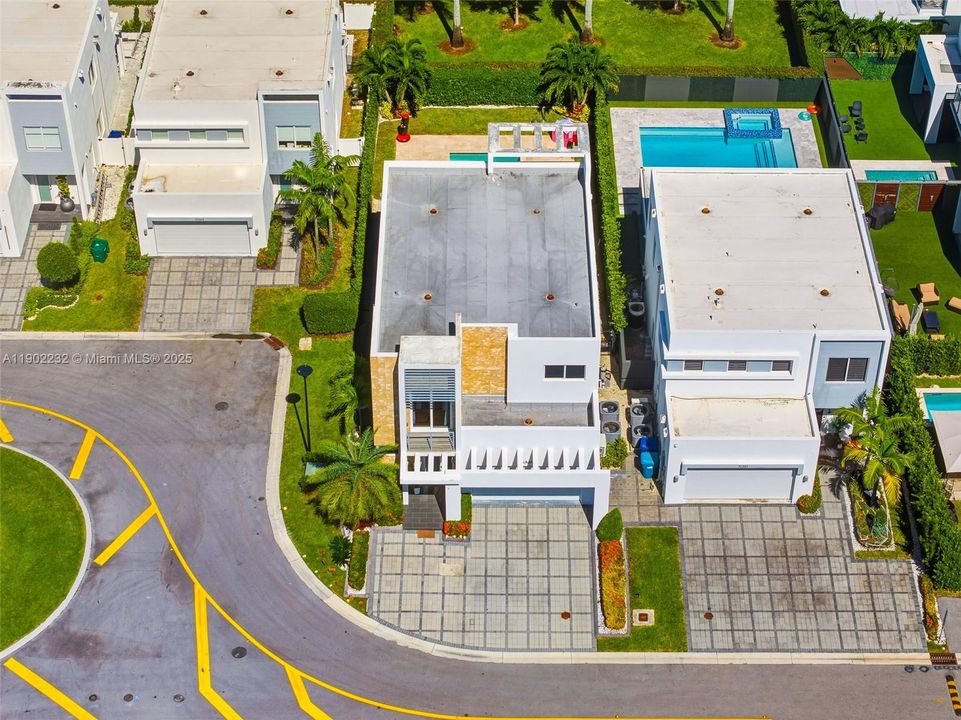 Active With Contract: $1,188,111 (4 beds, 3 baths, 2782 Square Feet)