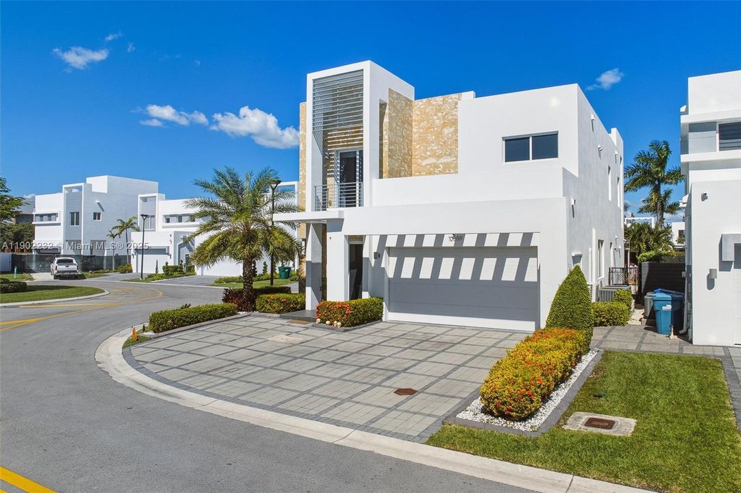 Active With Contract: $1,188,111 (4 beds, 3 baths, 2782 Square Feet)