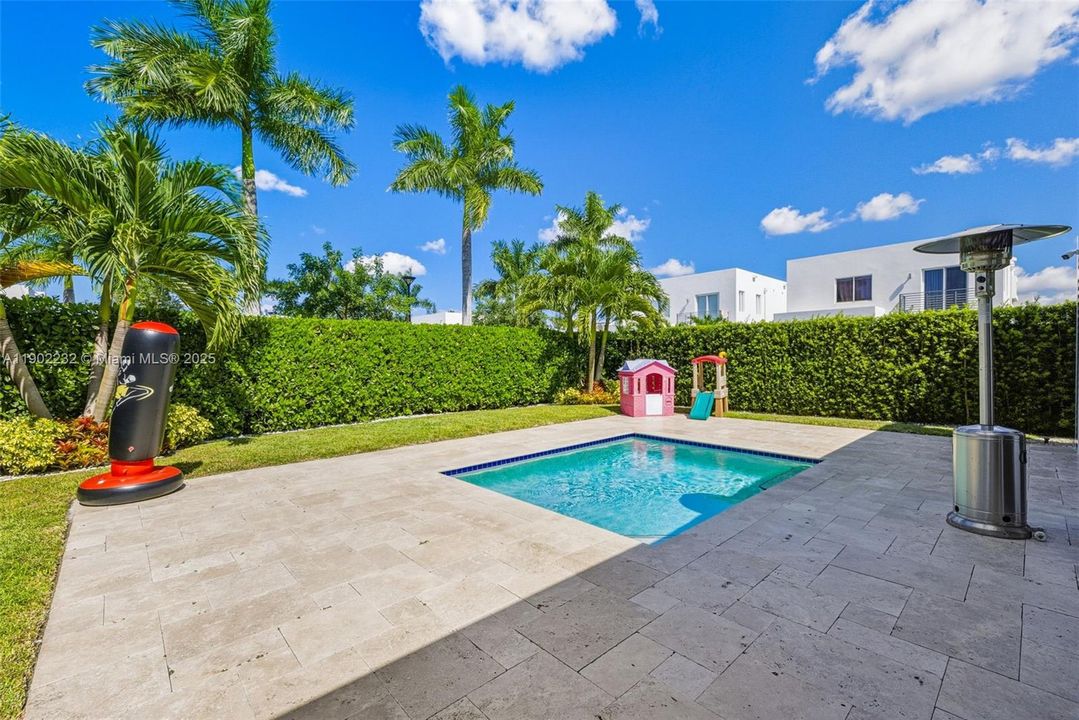 Active With Contract: $1,188,111 (4 beds, 3 baths, 2782 Square Feet)