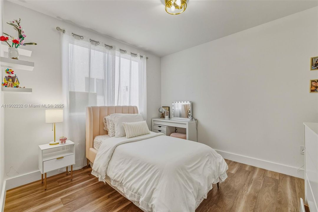 Active With Contract: $1,188,111 (4 beds, 3 baths, 2782 Square Feet)