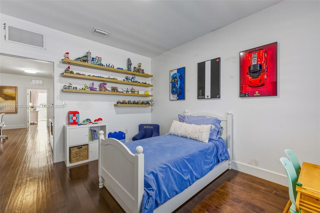 Active With Contract: $1,188,111 (4 beds, 3 baths, 2782 Square Feet)