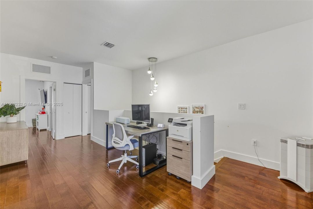 Active With Contract: $1,188,111 (4 beds, 3 baths, 2782 Square Feet)