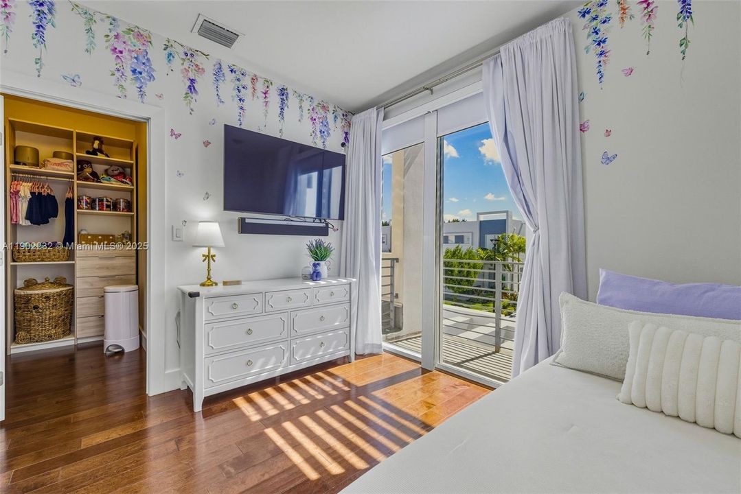 Active With Contract: $1,188,111 (4 beds, 3 baths, 2782 Square Feet)