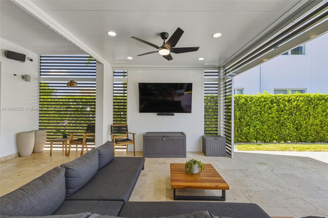 Active With Contract: $1,188,111 (4 beds, 3 baths, 2782 Square Feet)