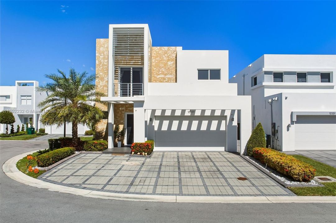 Active With Contract: $1,188,111 (4 beds, 3 baths, 2782 Square Feet)