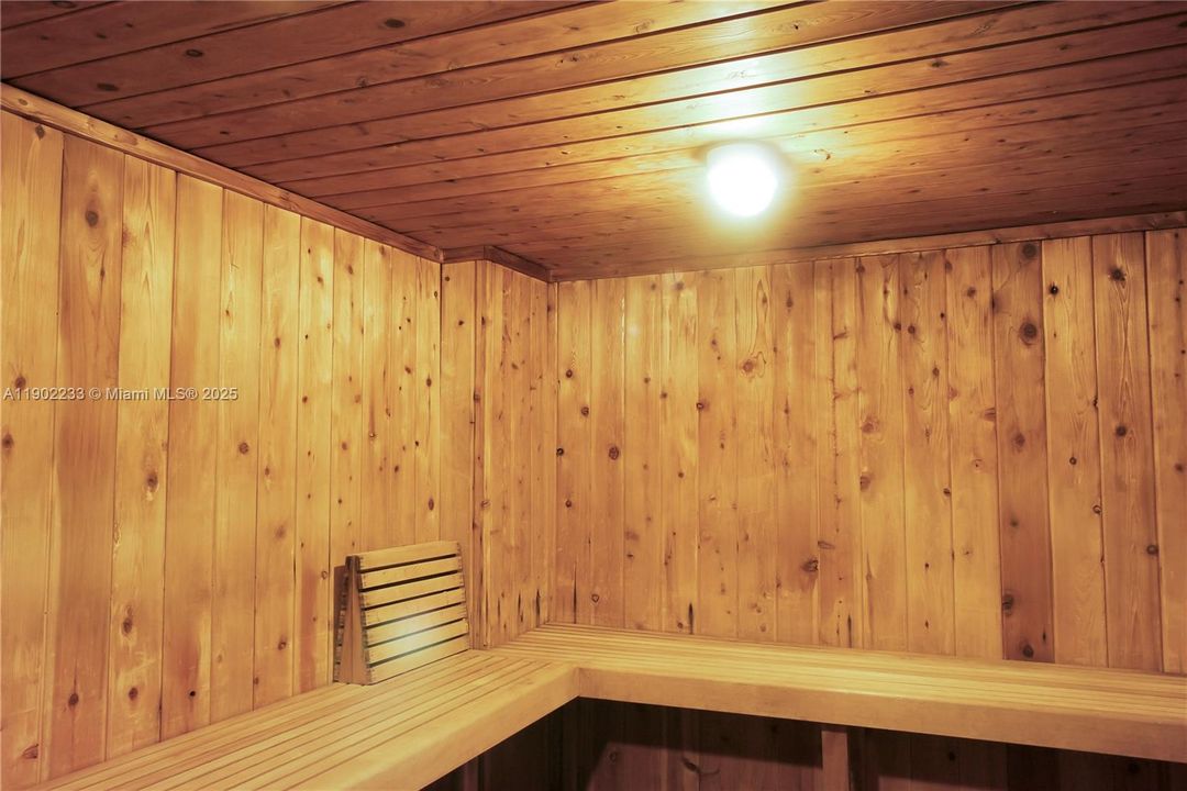 For Sale: $699,998 (2 beds, 2 baths, 1357 Square Feet)