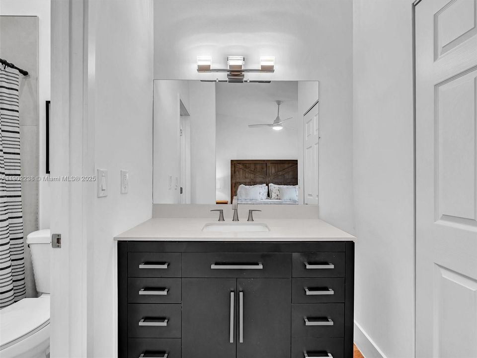 На продажу: $349,900 (2 спален, 2 ванн, 1343 Квадратных фут)