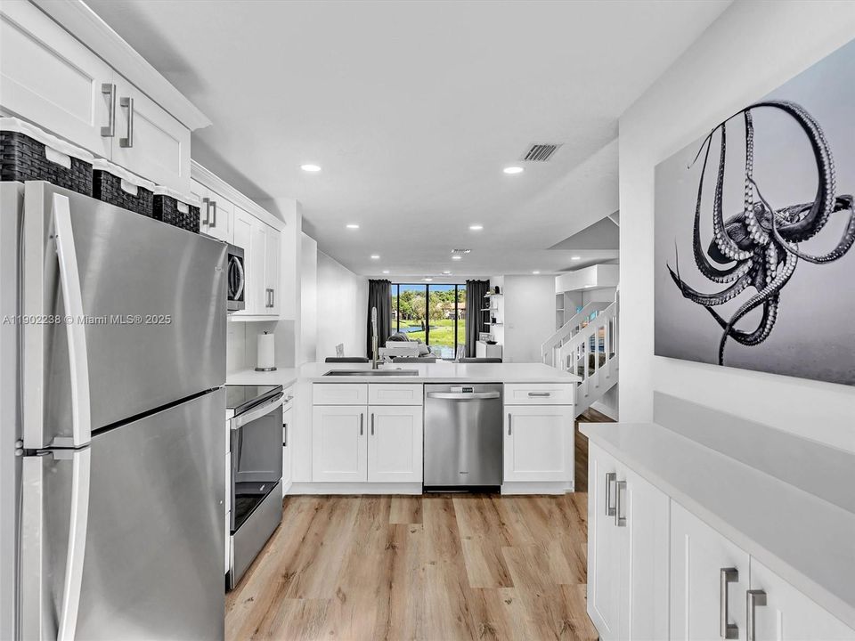 На продажу: $349,900 (2 спален, 2 ванн, 1343 Квадратных фут)