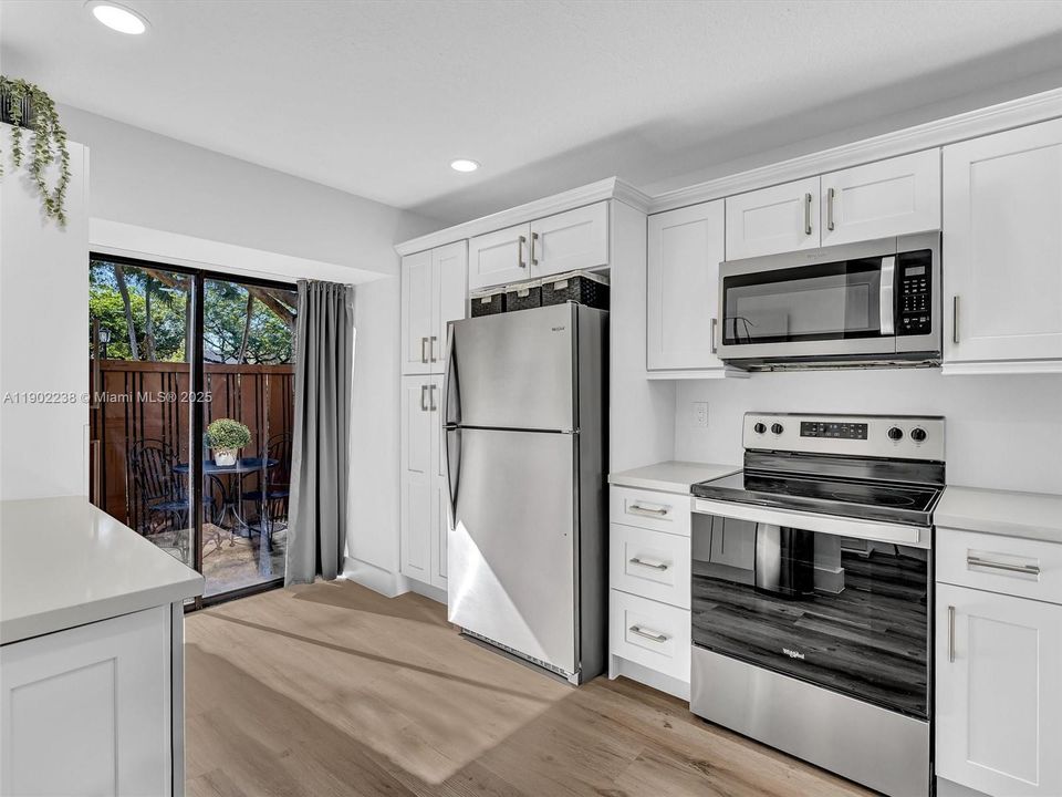 На продажу: $349,900 (2 спален, 2 ванн, 1343 Квадратных фут)