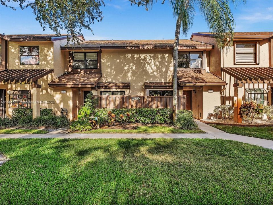 На продажу: $349,900 (2 спален, 2 ванн, 1343 Квадратных фут)