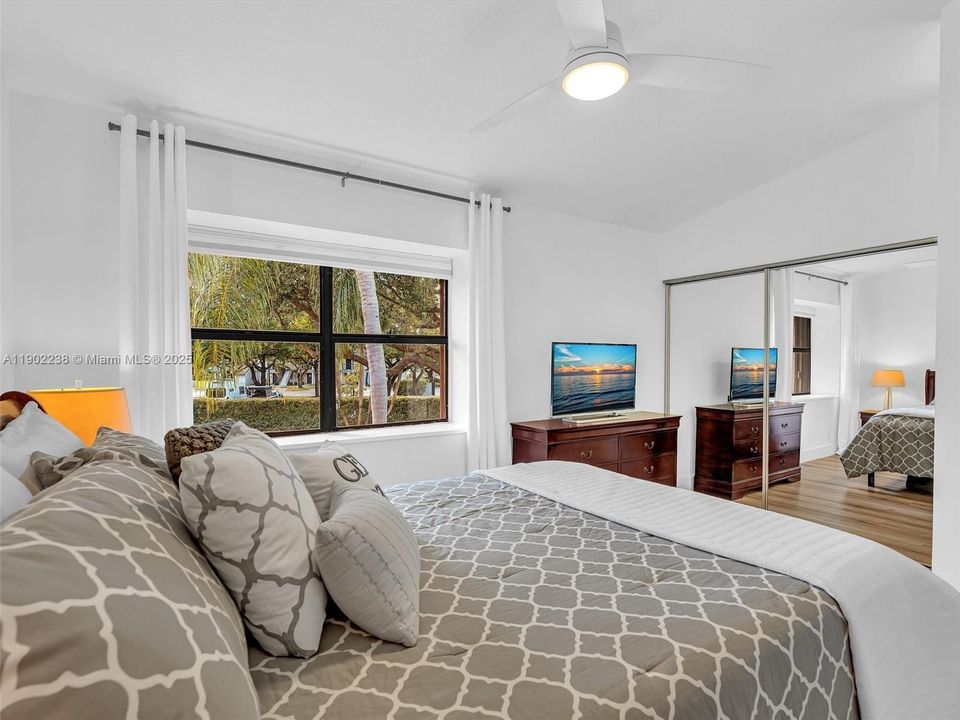 На продажу: $349,900 (2 спален, 2 ванн, 1343 Квадратных фут)