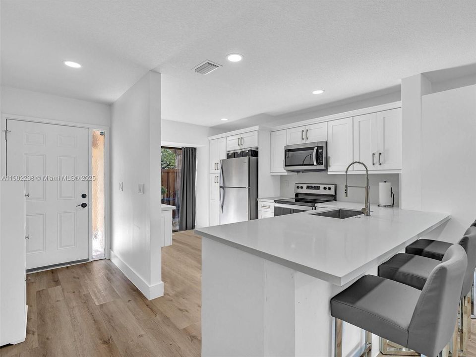 На продажу: $349,900 (2 спален, 2 ванн, 1343 Квадратных фут)