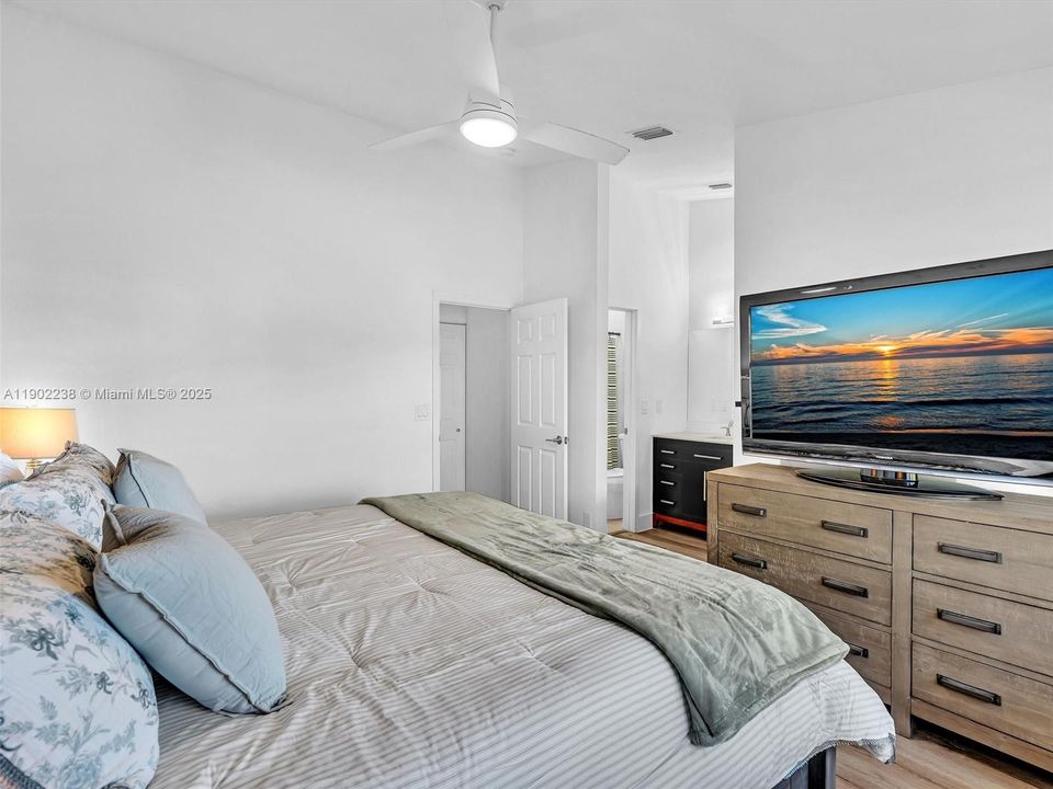 На продажу: $349,900 (2 спален, 2 ванн, 1343 Квадратных фут)