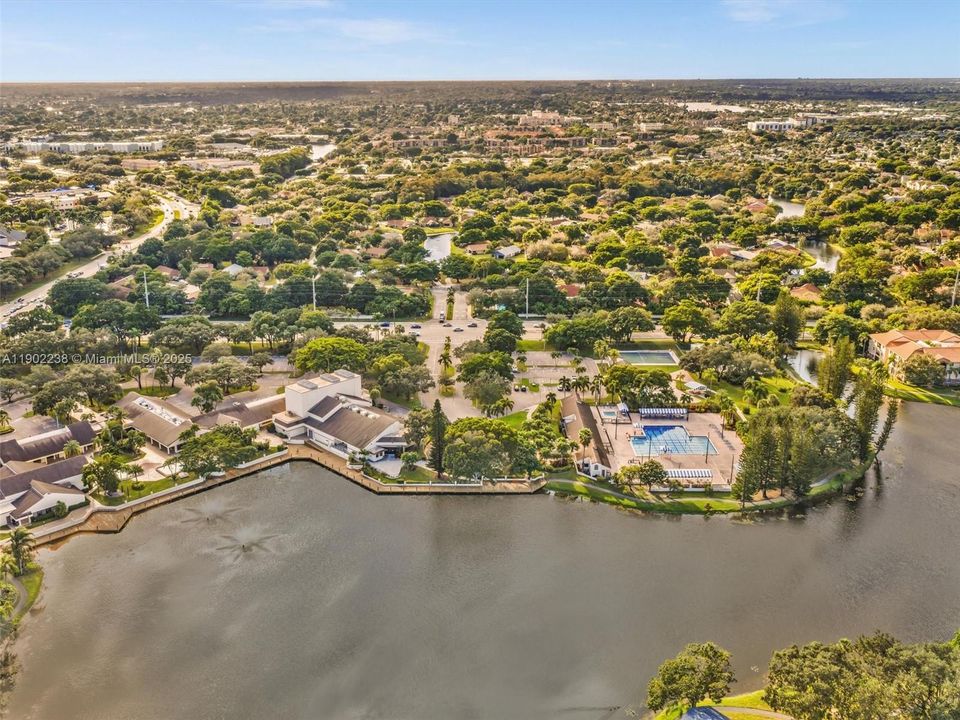 На продажу: $349,900 (2 спален, 2 ванн, 1343 Квадратных фут)