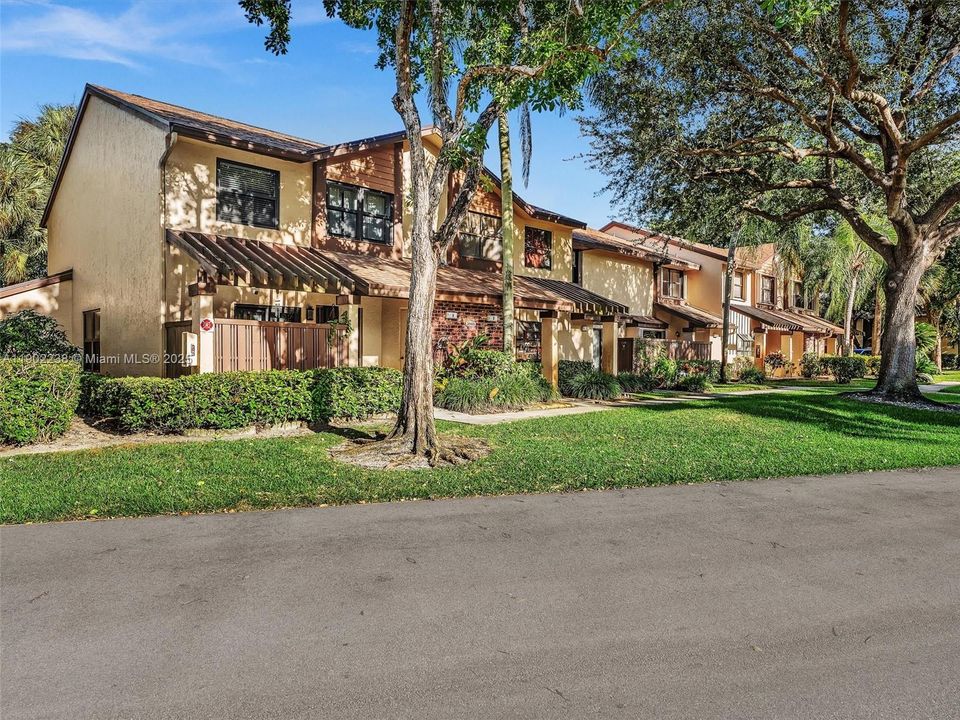 На продажу: $349,900 (2 спален, 2 ванн, 1343 Квадратных фут)