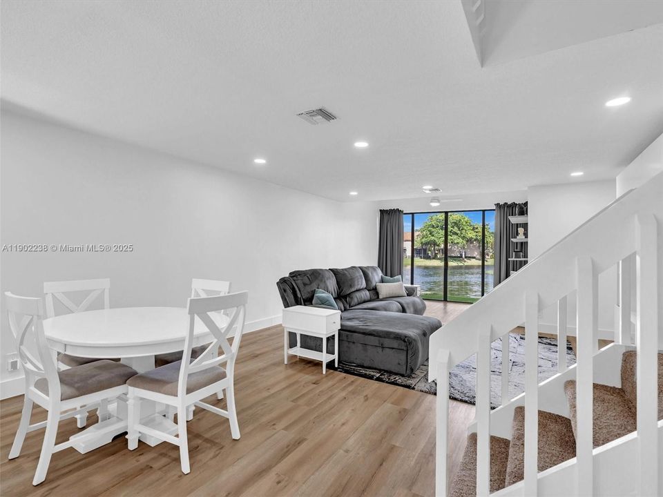 На продажу: $349,900 (2 спален, 2 ванн, 1343 Квадратных фут)