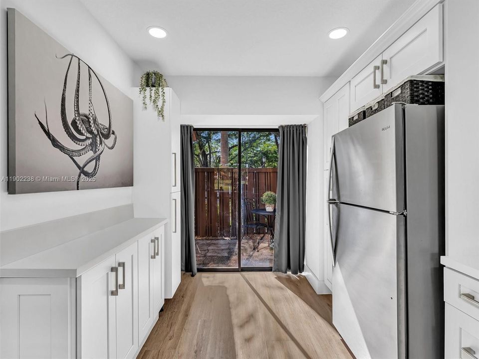 На продажу: $349,900 (2 спален, 2 ванн, 1343 Квадратных фут)