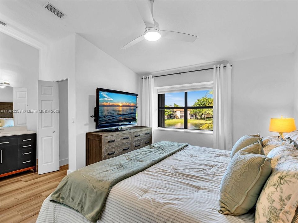 На продажу: $349,900 (2 спален, 2 ванн, 1343 Квадратных фут)