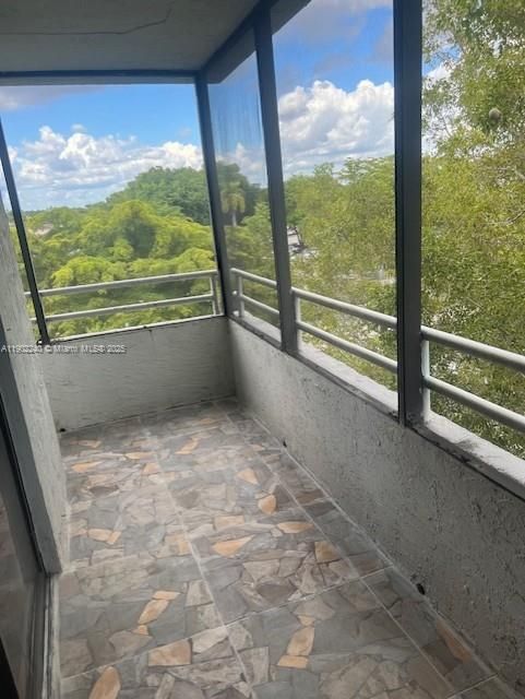 Active With Contract: $2,200 (2 beds, 2 baths, 1074 Square Feet)