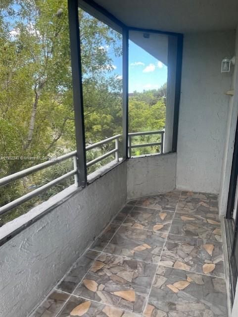 Active With Contract: $2,200 (2 beds, 2 baths, 1074 Square Feet)