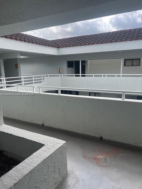 Active With Contract: $2,200 (2 beds, 2 baths, 1074 Square Feet)