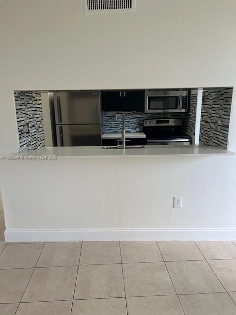 Active With Contract: $2,200 (2 beds, 2 baths, 1074 Square Feet)