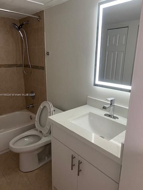 Active With Contract: $2,200 (2 beds, 2 baths, 1074 Square Feet)