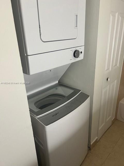 Active With Contract: $2,200 (2 beds, 2 baths, 1074 Square Feet)