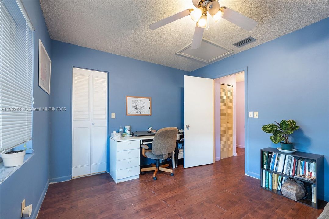 На продажу: $290,000 (2 спален, 1 ванн, 1054 Квадратных фут)