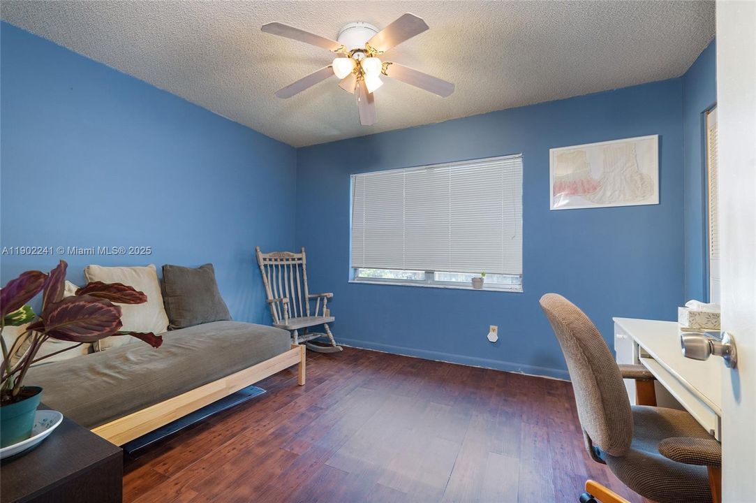 На продажу: $290,000 (2 спален, 1 ванн, 1054 Квадратных фут)