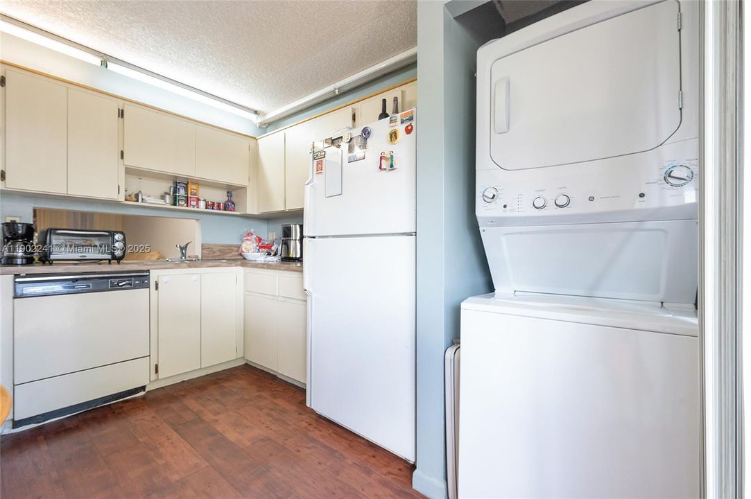 На продажу: $290,000 (2 спален, 1 ванн, 1054 Квадратных фут)