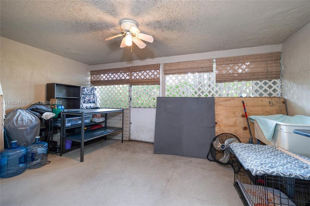 На продажу: $290,000 (2 спален, 1 ванн, 1054 Квадратных фут)