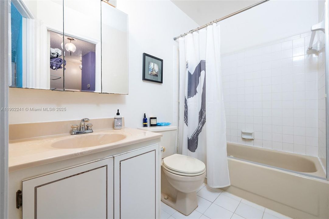 На продажу: $290,000 (2 спален, 1 ванн, 1054 Квадратных фут)