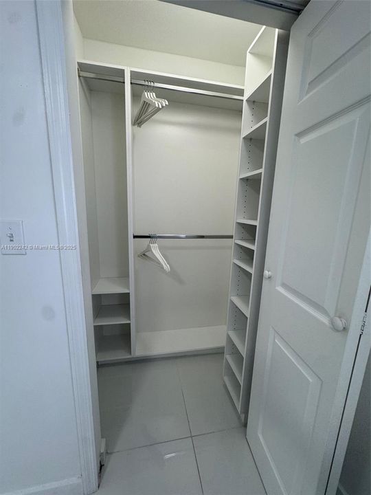 合同活跃: $360,000 (2 贝兹, 2 浴室, 970 平方英尺)