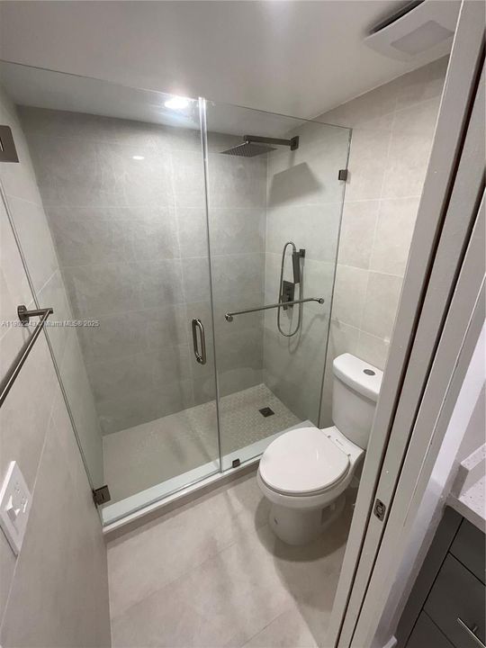 Active With Contract: $2,400 (2 beds, 2 baths, 936 Square Feet)