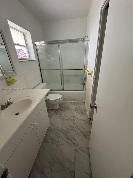 For Sale: $230,000 (1 beds, 1 baths, 800 Square Feet)