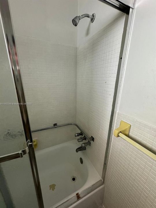 For Sale: $230,000 (1 beds, 1 baths, 800 Square Feet)